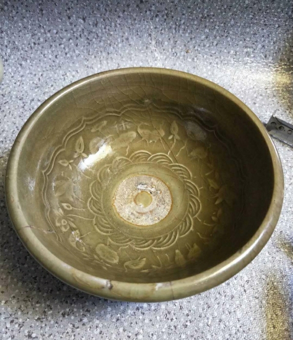 古玩陶瓷龍泉窯青釉印花碗拍賣,當前價格1600元