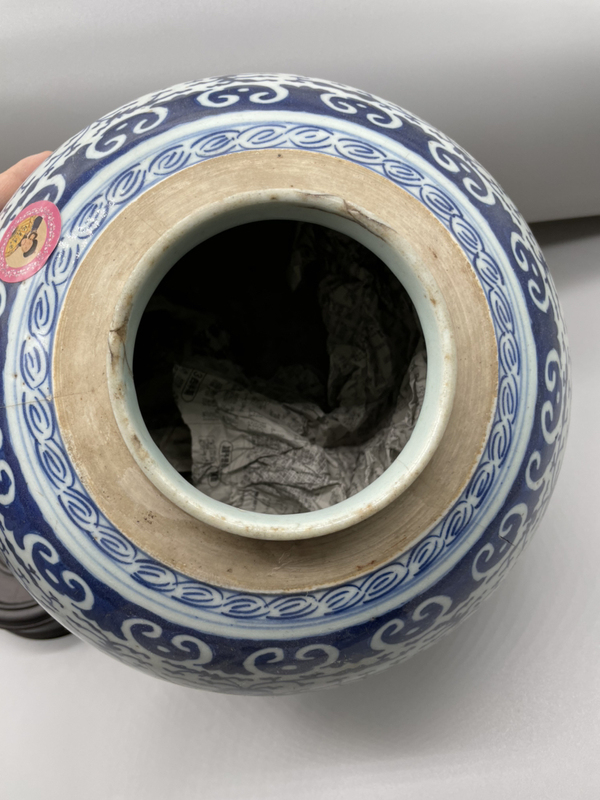 古玩陶瓷點擊頭像看更多   大號清中期纏枝蓮紋大罐（帶蓋）拍賣，當(dāng)前價格500元