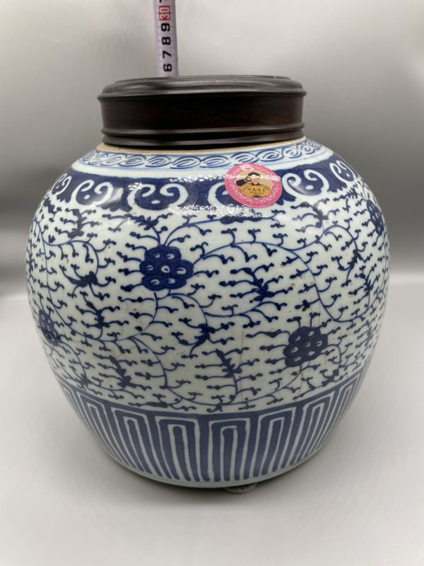 古玩陶瓷點擊頭像看更多   大號清中期纏枝蓮紋大罐（帶蓋）拍賣，當(dāng)前價格500元