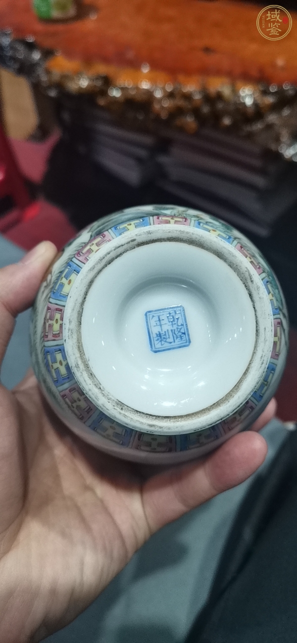 古玩陶瓷粉彩安居樂業(yè)紋雙馳龍耳瓶真品鑒賞圖