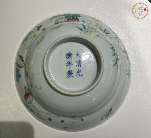 古玩陶瓷光緒粉彩瓜蝶綿綿紋碗真品鑒賞圖