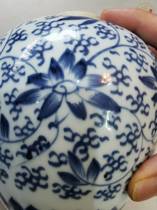 古玩陶瓷花卉紋青花罐真品鑒賞圖