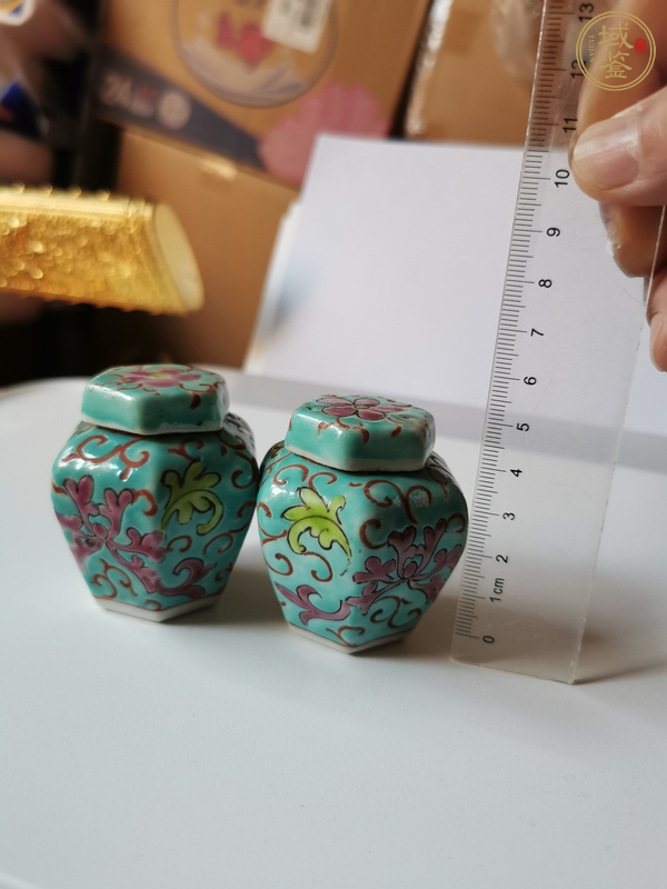 古玩陶瓷花卉紋蓋罐真品鑒賞圖