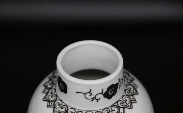 古玩陶瓷粉彩人物詩文紋蓋瓶拍賣,當前價格6666元