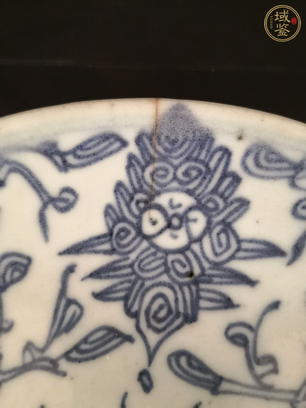 古玩陶瓷青花纏枝紋盤真品鑒賞圖