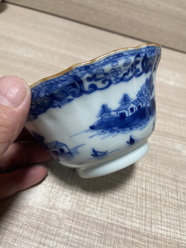 古玩轉(zhuǎn)賣清乾隆—青花亭臺樓閣山水紋精品葵口碗拍賣，當(dāng)前價格199元