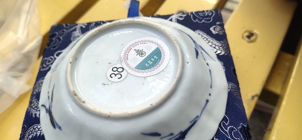 古玩陶瓷跳刀痕康熙青花二喬圖花口盤拍賣,當前價格8000元