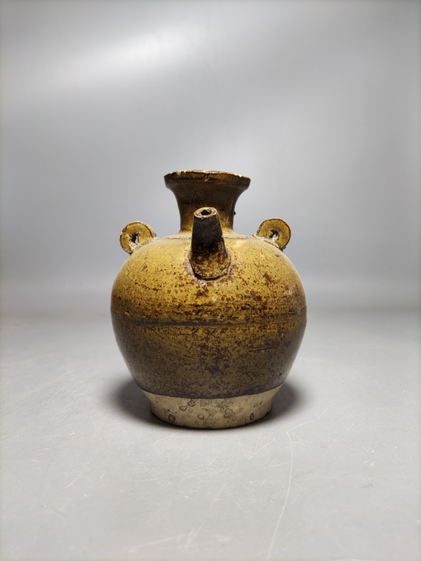 古玩陶瓷明代黃釉三系壺拍賣,當前價格999元
