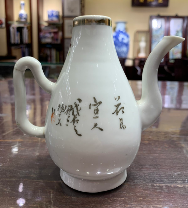 古玩陶瓷梅子文款花鳥(niǎo)紋執(zhí)壺拍賣(mài)，當(dāng)前價(jià)格380元