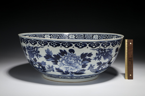 古玩陶瓷超大 清中晚·青花穿花龍紋大碗拍賣,當前價格18888元