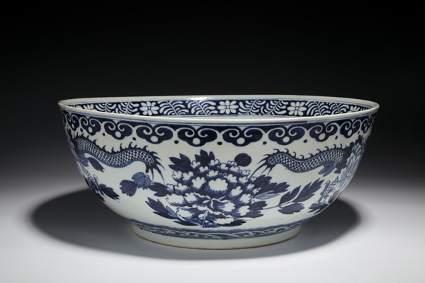 古玩陶瓷超大 清中晚·青花穿花龍紋大碗拍賣,當前價格18888元