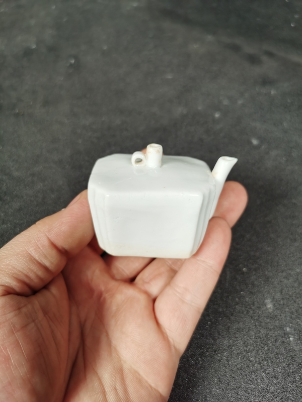 古玩轉(zhuǎn)賣清代德化窯白釉硯滴拍賣，當(dāng)前價格199元