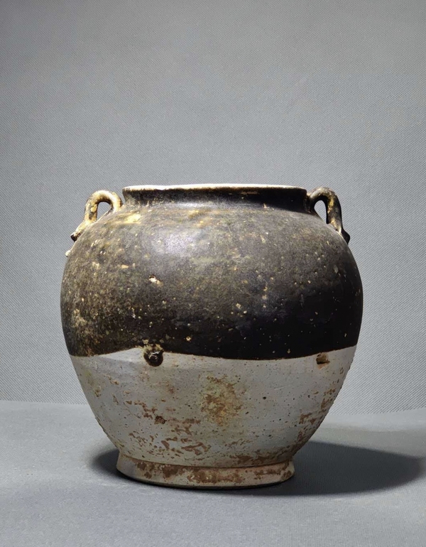 古玩陶瓷唐代鞏縣窯黑釉雙系罐(館藏精品)拍賣,當前價格12000元