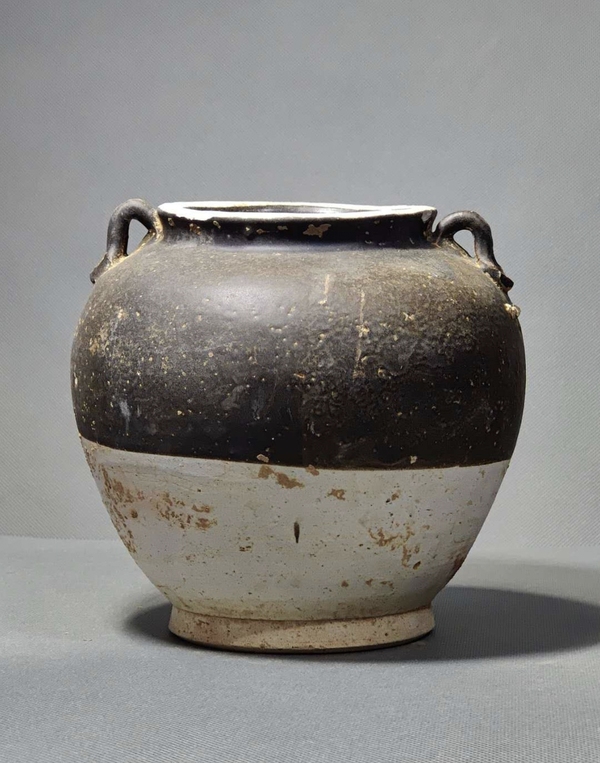 古玩陶瓷唐代鞏縣窯黑釉雙系罐(館藏精品)拍賣,當前價格12000元