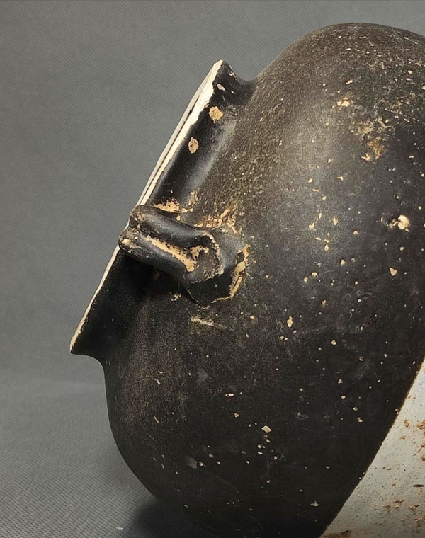 古玩陶瓷唐代鞏縣窯黑釉雙系罐(館藏精品)拍賣,當前價格12000元
