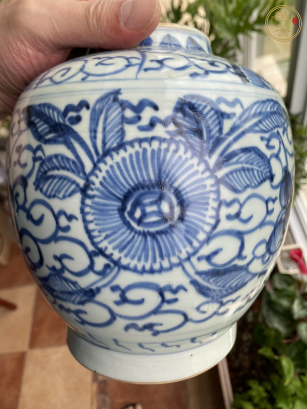 古玩陶瓷青花花卉紋蓋罐真品鑒賞圖