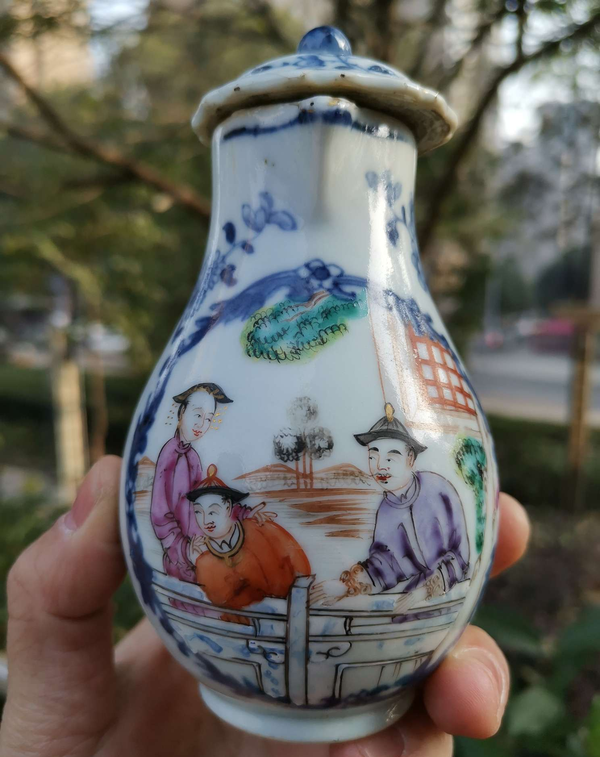 古玩陶瓷【*3709】清乾隆 青花加彩滿大人庭院人物合家歡奶壺拍賣,當(dāng)前價(jià)格4000元