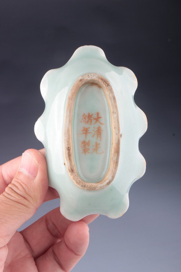 古玩陶瓷【*1216】清光緒 本朝款粉彩草蟲紋花口筆添拍賣,當前價格9800元