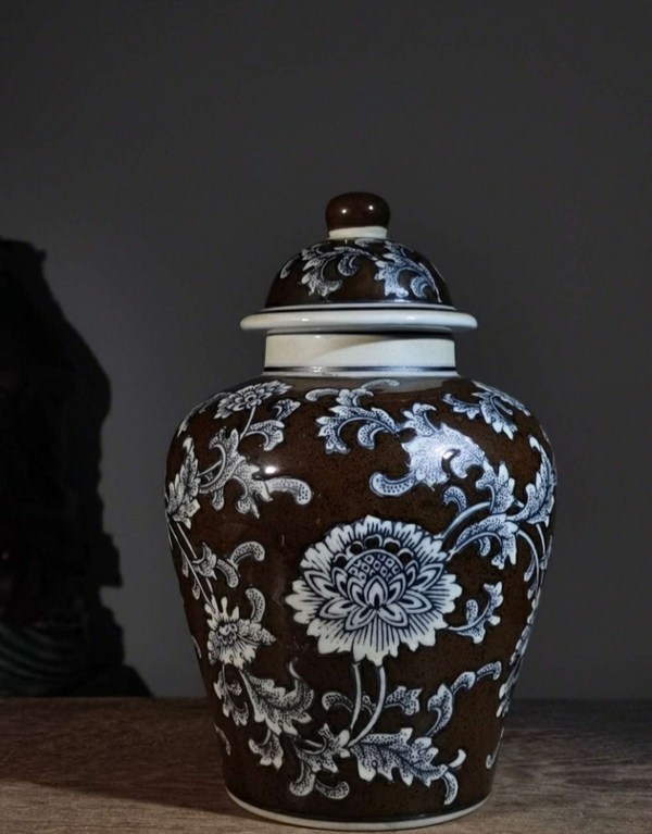 古玩陶瓷褐釉青花花卉紋蓋罐拍賣,當前價格888元