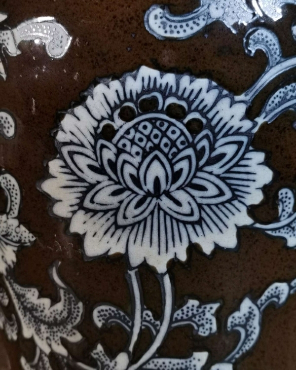 古玩陶瓷褐釉青花花卉紋蓋罐拍賣,當前價格888元