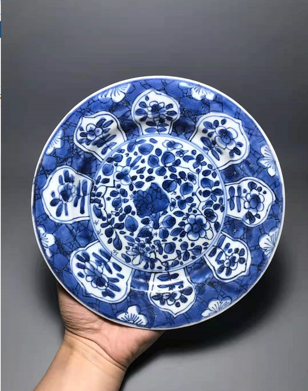 古玩轉賣雙藍圈樹葉款蓮瓣紋刻花花卉紋青花盤拍賣，當前價格0元