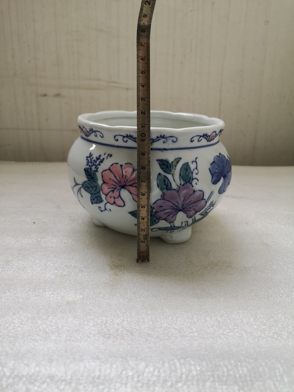 古玩陶瓷青花加彩印花花口爐拍賣，當前價格398元