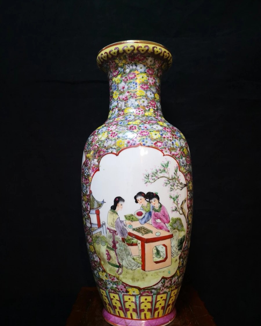 はる様 専用 中国 乾隆年製 粉彩花昆虫文四方瓶 C R573