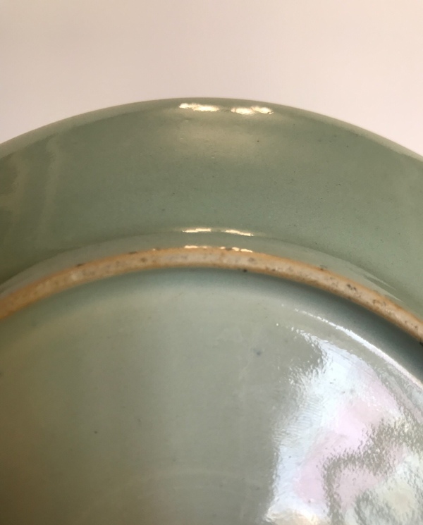 古玩陶瓷清中期豆青釉花鳥蝶紋盤拍賣,當前價格1500元