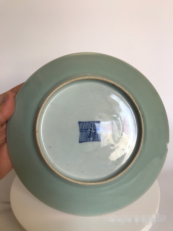 古玩陶瓷清中期豆青釉花鳥蝶紋盤拍賣,當前價格1500元