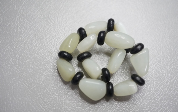 古玩玉器和田規(guī)形手串拍賣,當(dāng)前價(jià)格398元