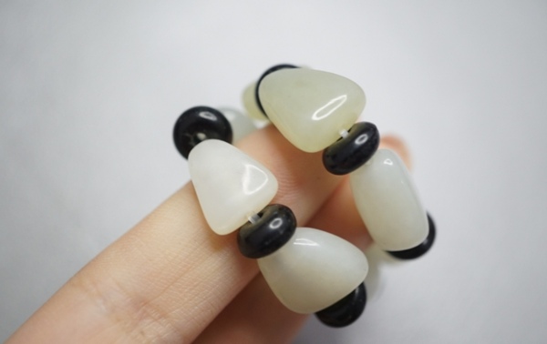 古玩玉器和田規(guī)形手串拍賣,當(dāng)前價(jià)格398元