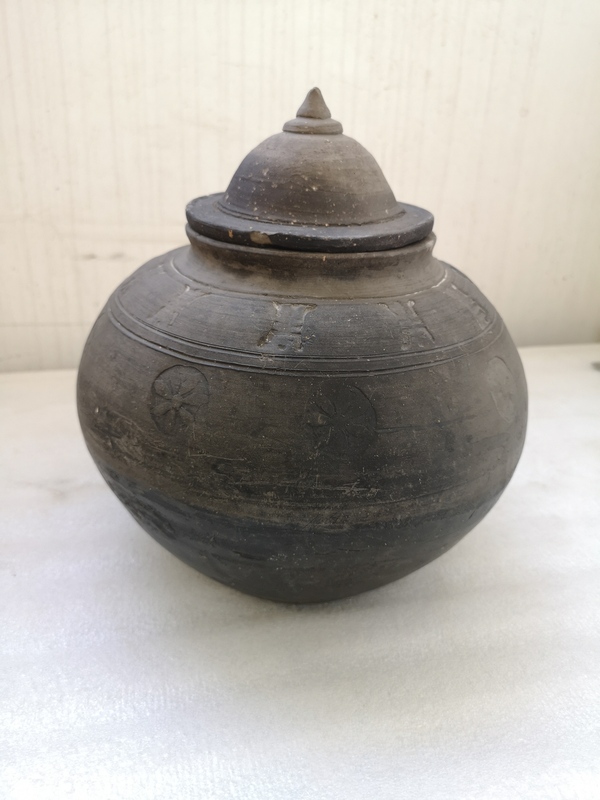 古玩陶瓷灰陶印壽字錢幣紋罐拍賣,當前價格850元