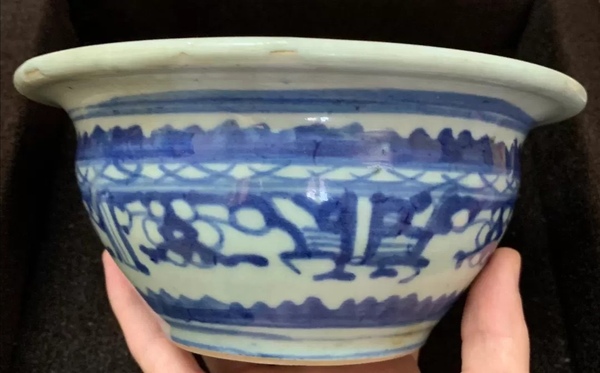 古玩陶瓷清中晚拐子龍紋缽式香爐拍賣,當前價格680元