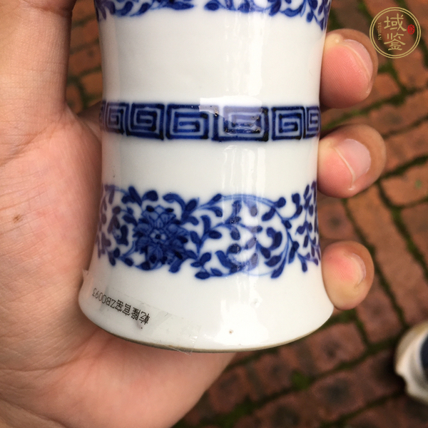 古玩陶瓷青花纏枝蓮紋束腰筆筒真品鑒賞圖