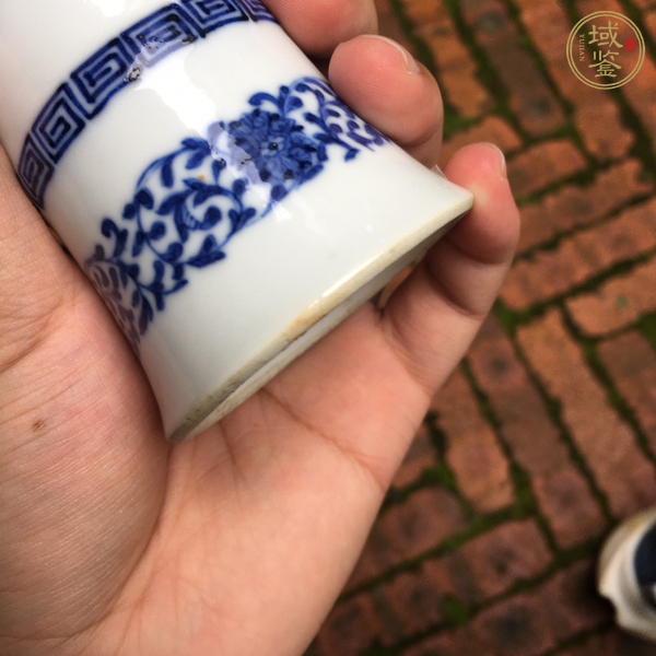 古玩陶瓷青花纏枝蓮紋束腰筆筒真品鑒賞圖