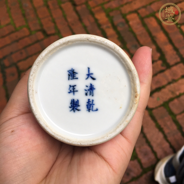 古玩陶瓷青花纏枝蓮紋束腰筆筒真品鑒賞圖