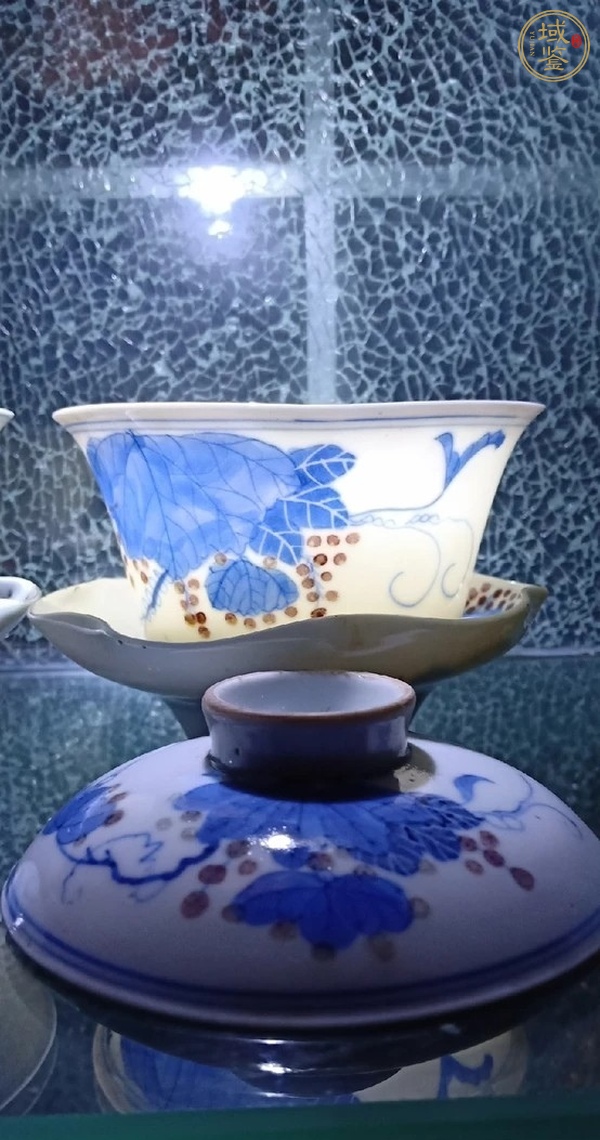 古玩陶瓷青花釉里紅花卉紋蓋碗真品鑒賞圖