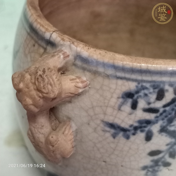 古玩陶瓷青花花卉紋三足爐真品鑒賞圖