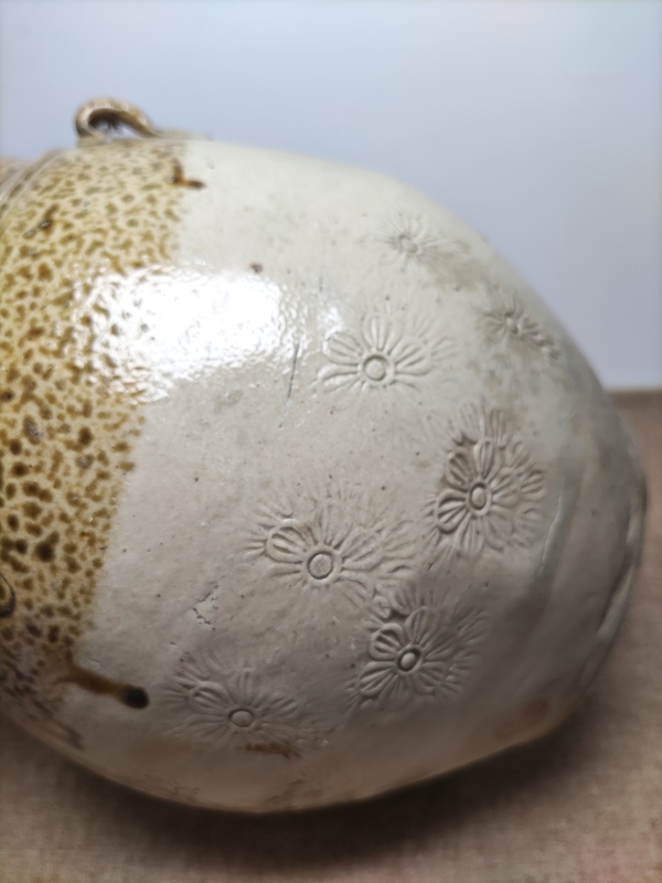 古玩陶瓷清.黃釉印花四系梅紋罐900拍賣,當前價格900元