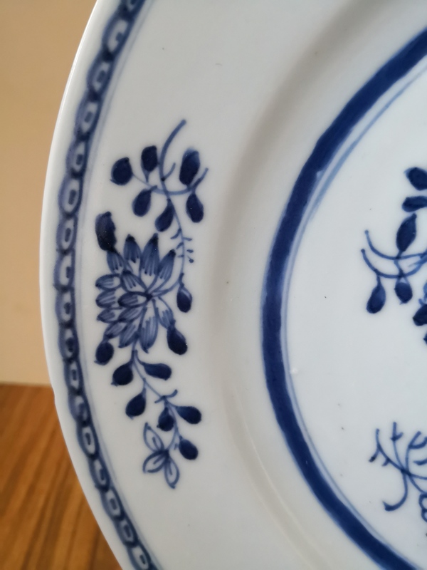 古玩陶瓷乾隆折枝花卉紋青花盤拍賣,當前價格1500元