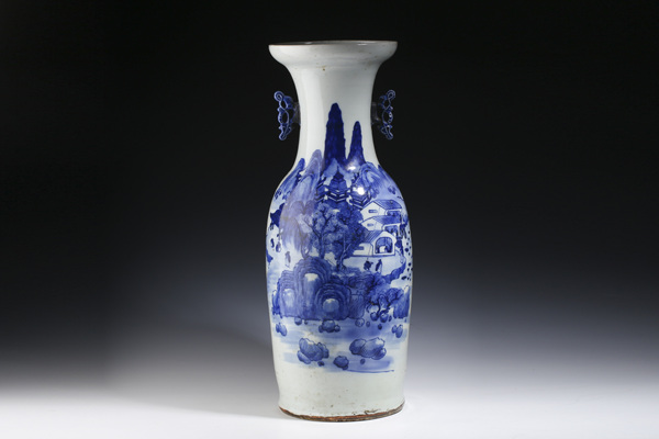 古玩轉(zhuǎn)賣清晚·青花山水人物紋雙耳大瓶拍賣，當(dāng)前價格18888元