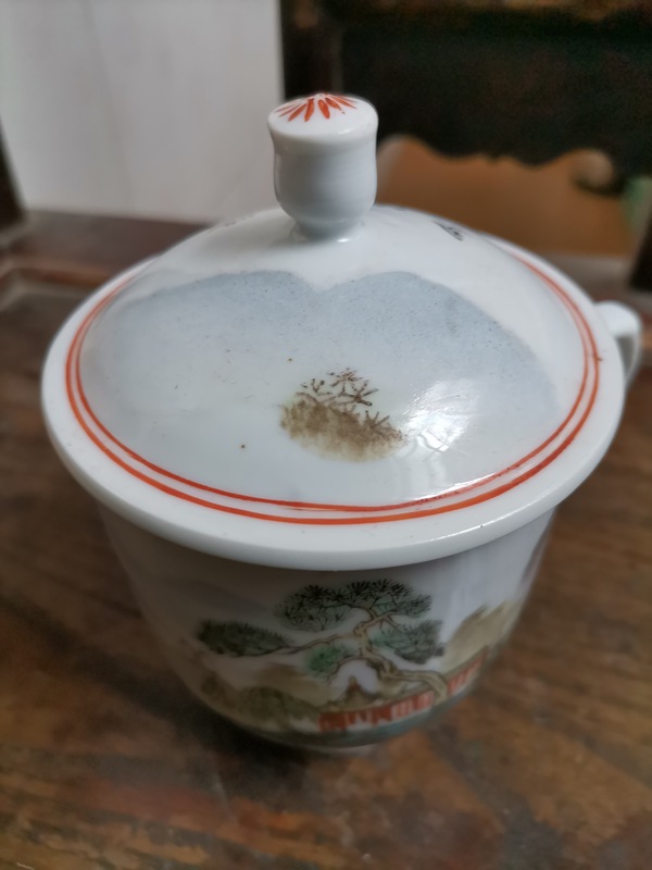 古玩陶瓷粉彩山水紋手把蓋杯拍賣，當(dāng)前價格368元