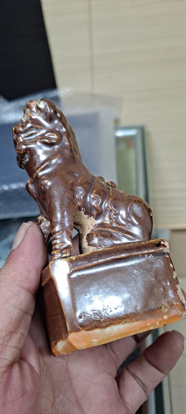 古玩陶瓷明末醬釉獅子一對拍賣,當(dāng)前價格1600元