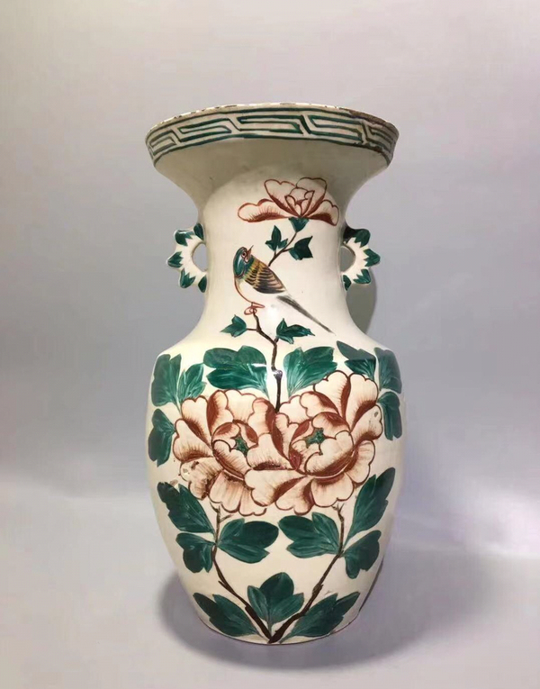 古玩轉(zhuǎn)賣畫工精美花鳥紋雙耳盤口大瓶拍賣,當(dāng)前價(jià)格86元
