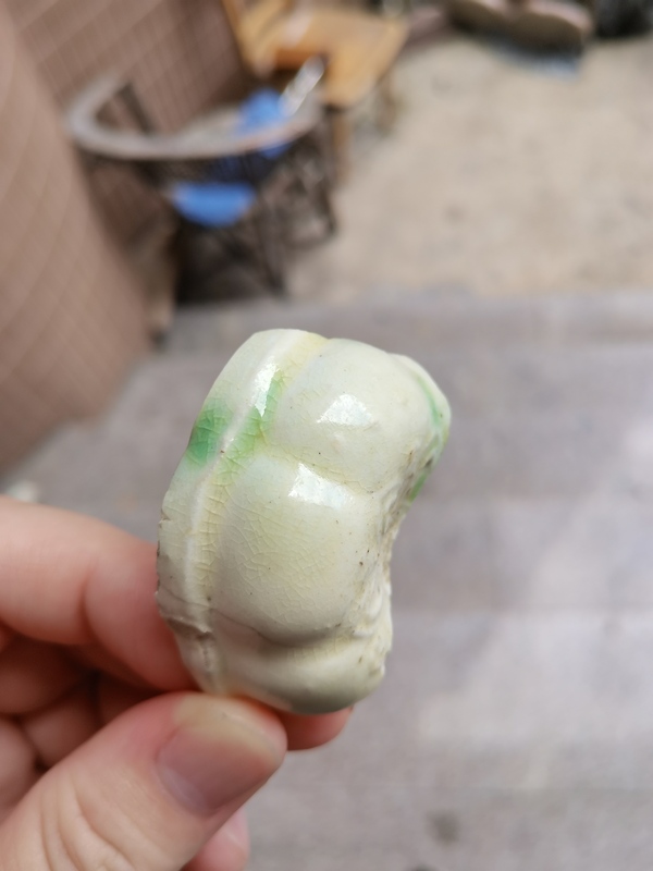 古玩陶瓷長沙窯印花白釉綠彩瓜棱粉盒標本拍賣,當前價格88元