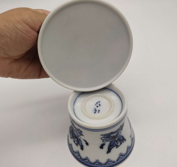 古玩陶瓷嬰戲紋青花蓋杯拍賣,當(dāng)前價格220元