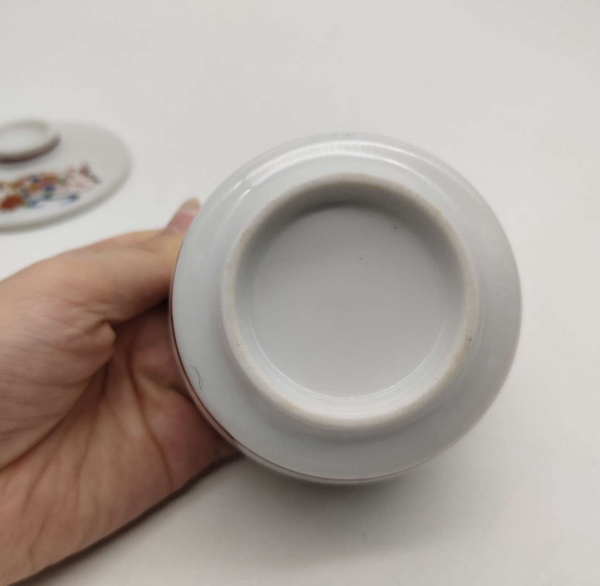 古玩陶瓷花卉紋彩繪描金蓋罐拍賣,當前價格220元