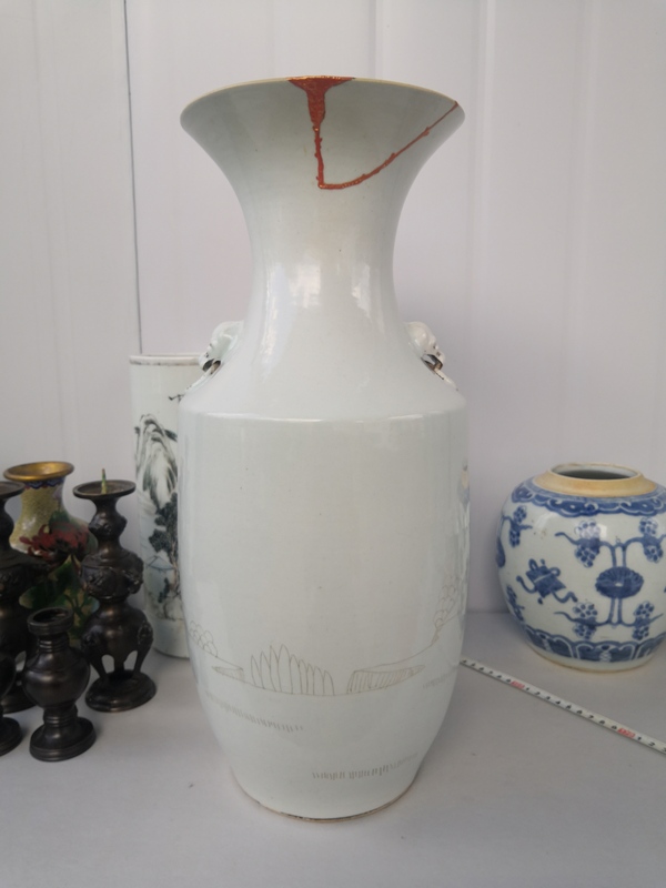 古玩陶瓷白釉刻瓷人物紋雙鋪首撇口瓶拍賣,當前價格1300元