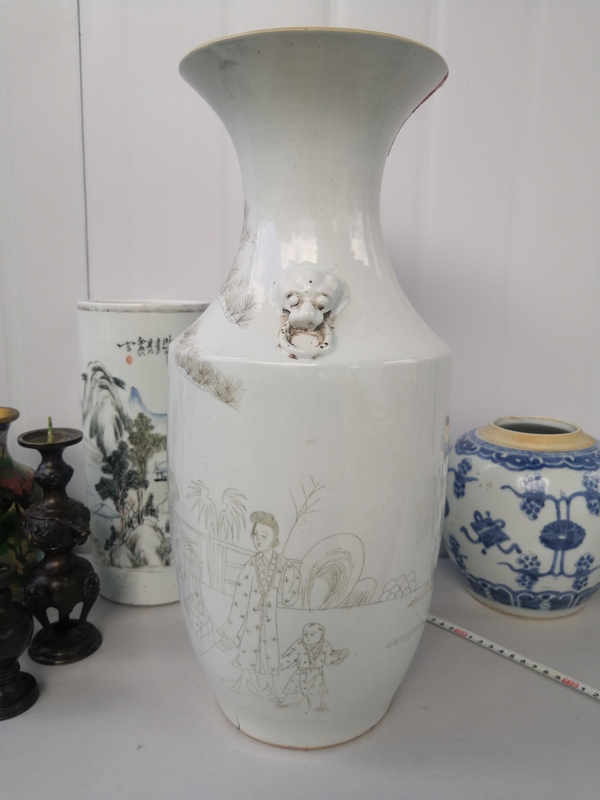 古玩陶瓷白釉刻瓷人物紋雙鋪首撇口瓶拍賣,當前價格1300元
