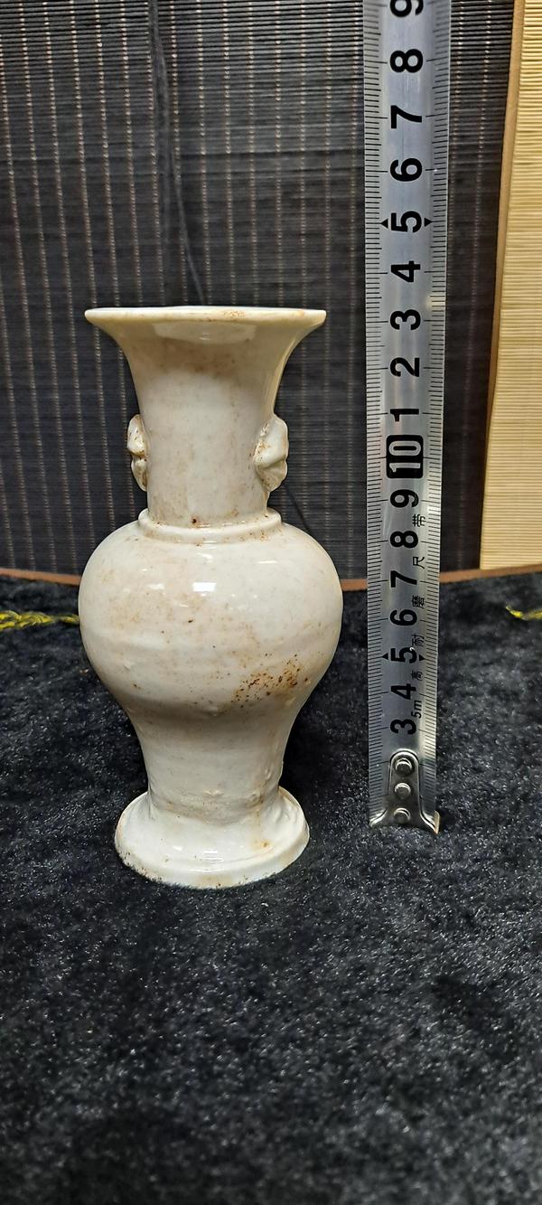 古玩陶瓷明代德化窯堆塑白釉瓶拍賣,當前價格1800元